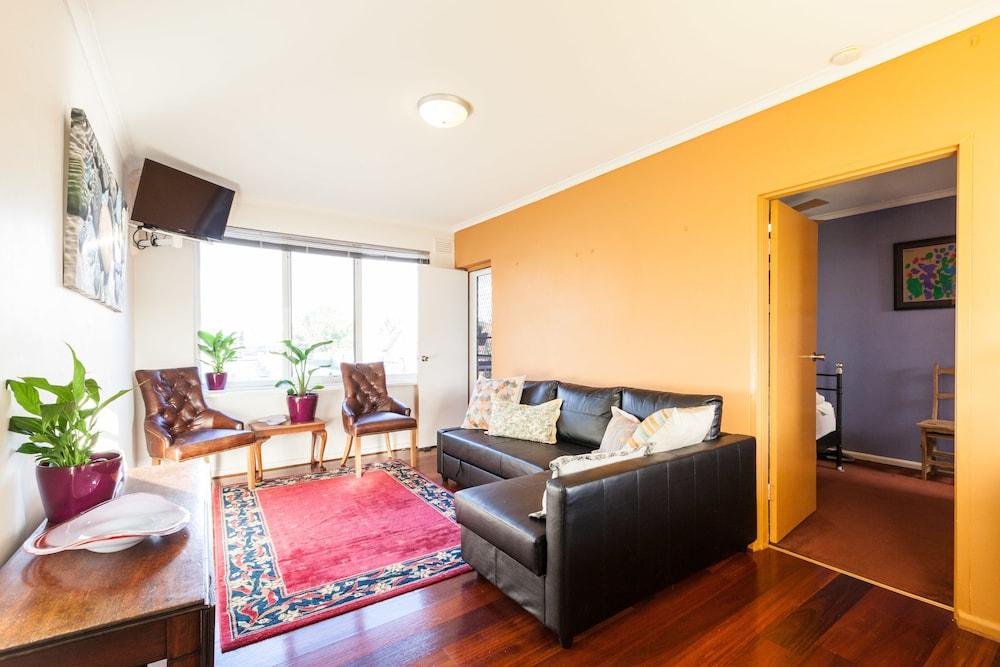 ELEANOR, 1BDR Fitzroy North Apartment - Featured Image
