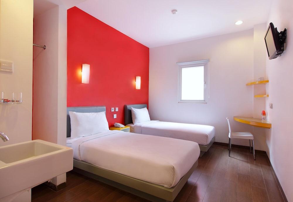 Amaris Hotel Banjar - CHSE Certified - Room