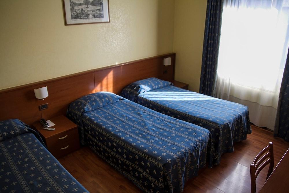 Hotel Marc Aurelio - Room