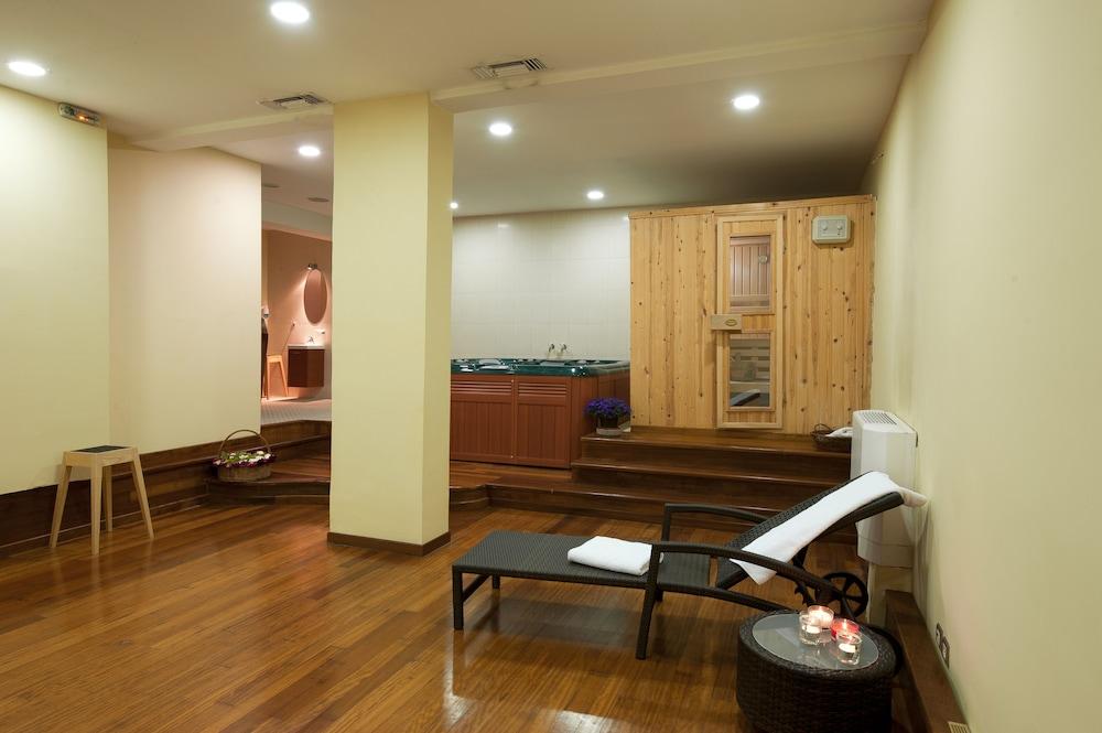 Efplias Hotel Apartments and Suites - Treatment Room