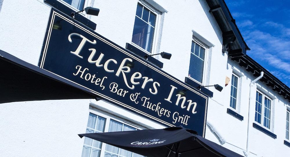 Tuckers Inn - Exterior