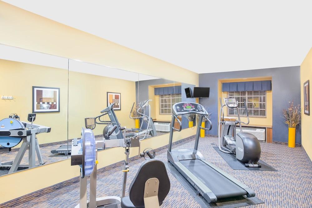 Microtel Inn & Suites by Wyndham Chili/Rochester Airport - Fitness Facility