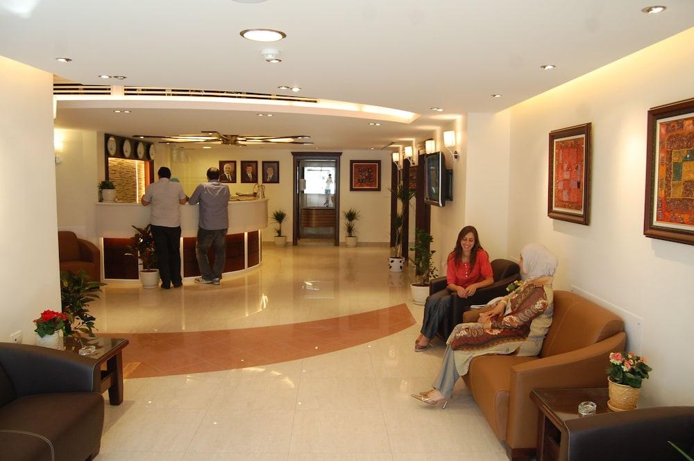 Daraghmeh Hotel Apartments - Wadi Saqra - Reception