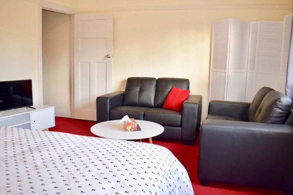 Comfortable 3 Bedroom Apartment In Trendy Haberfield - Room