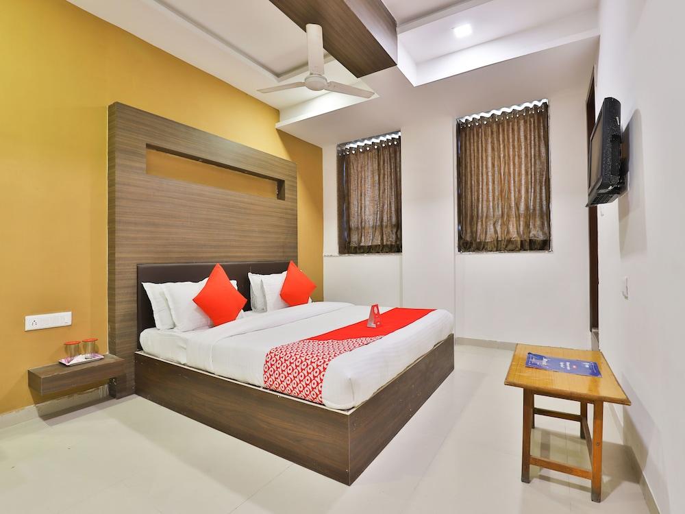 OYO 12800 Hotel VLEE - Featured Image