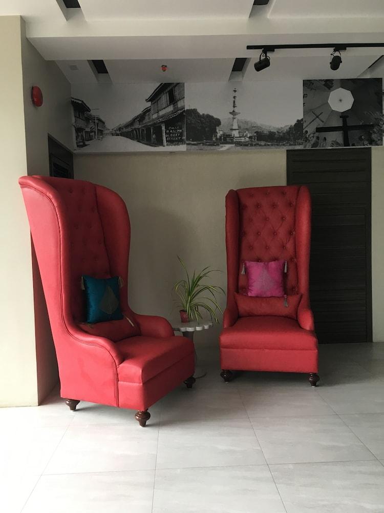 Express Inn - Osmeña - Lobby Sitting Area