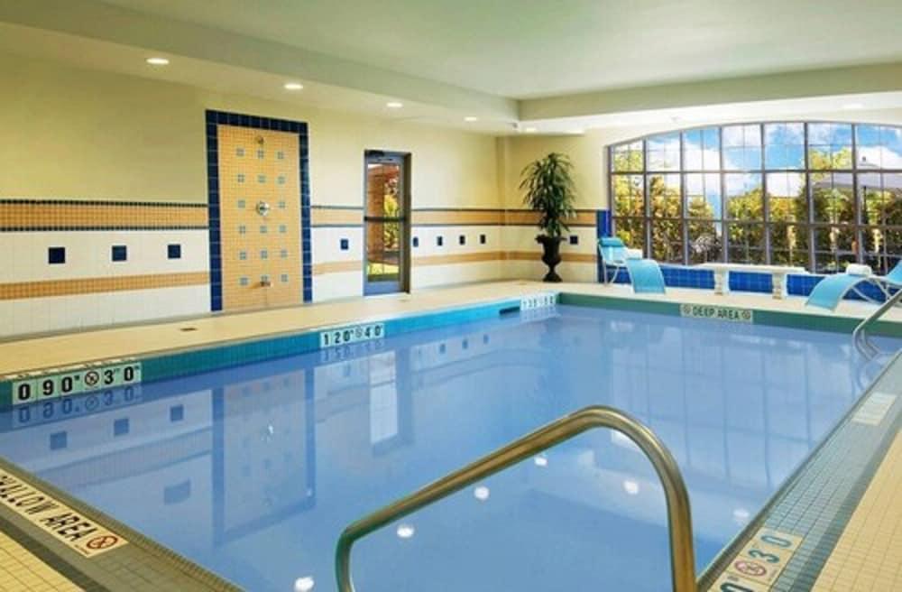 Staybridge Suites Oakville, an IHG Hotel - Indoor Pool