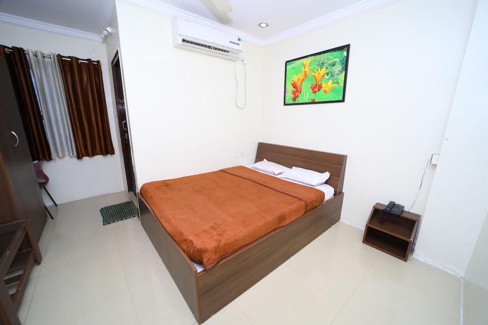 Saii Tirumala Residency - Room