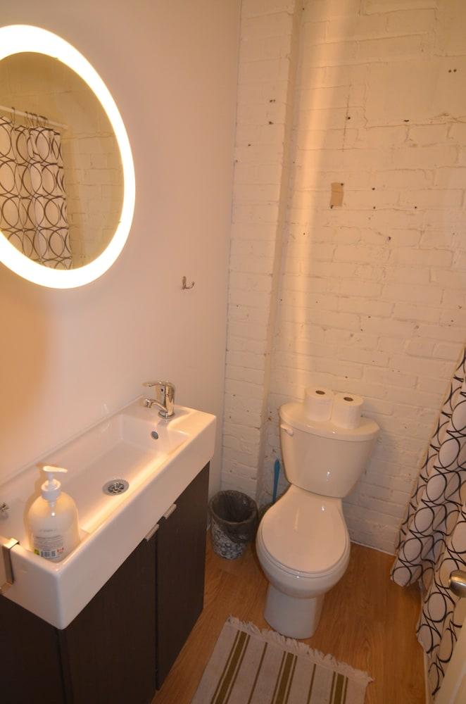 Comfortable Lofts in Downtown Toronto - Bathroom