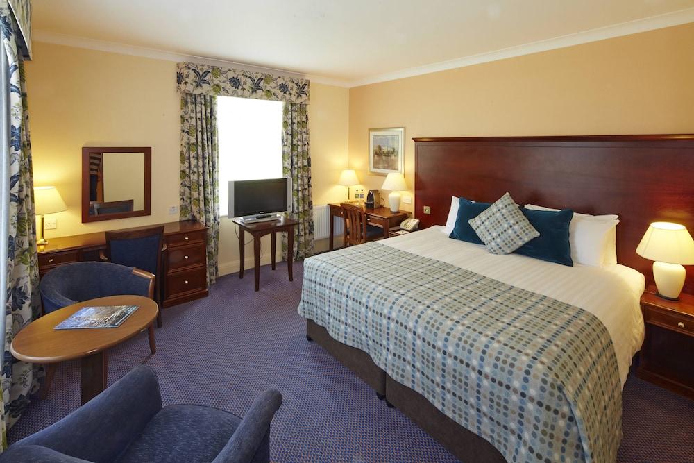 Mercure Newbury Elcot Park Hotel - Guestroom
