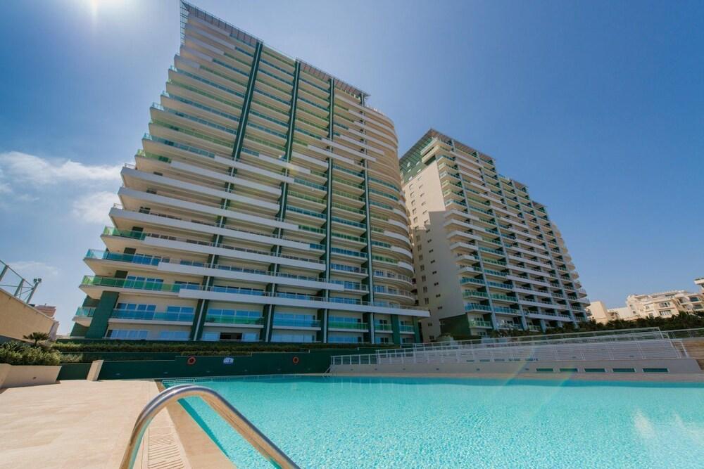 Luxury Apartment inc Pool & Views - Exterior