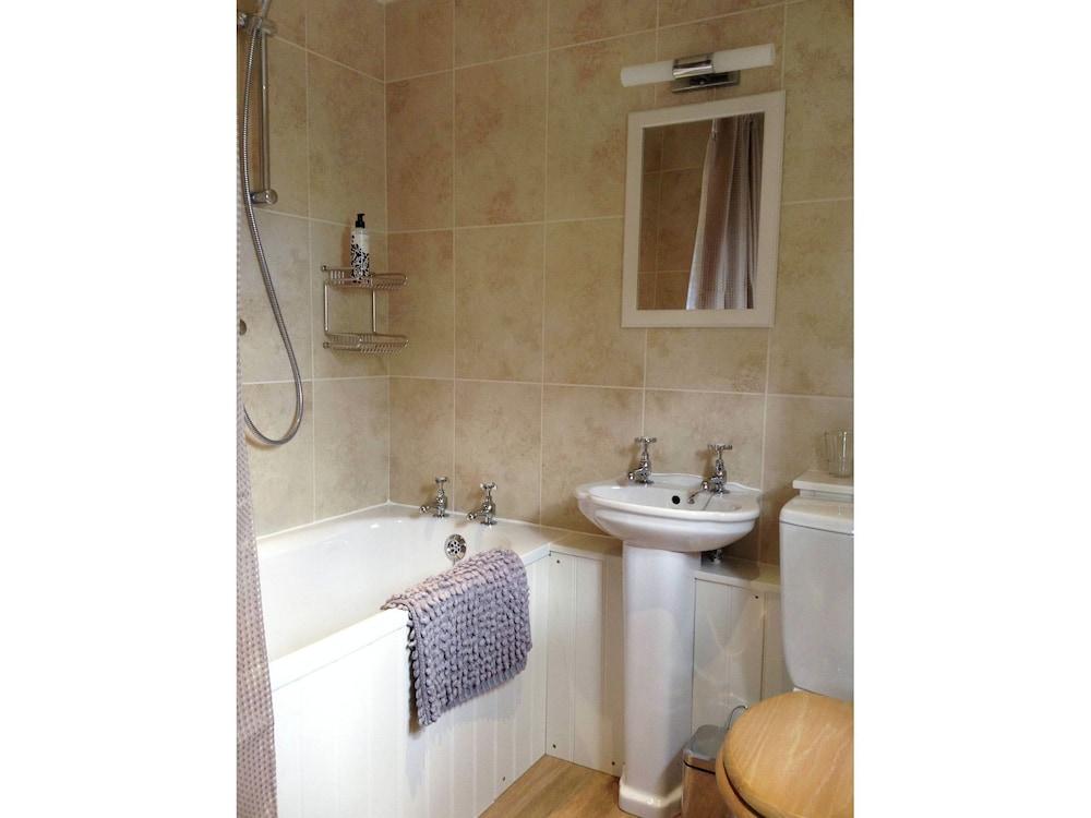 Boutique Cottage in Brecon South Wales With Terrace - Bathroom