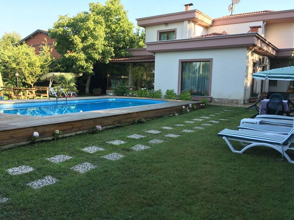 Villa De Pepper - Outdoor Pool