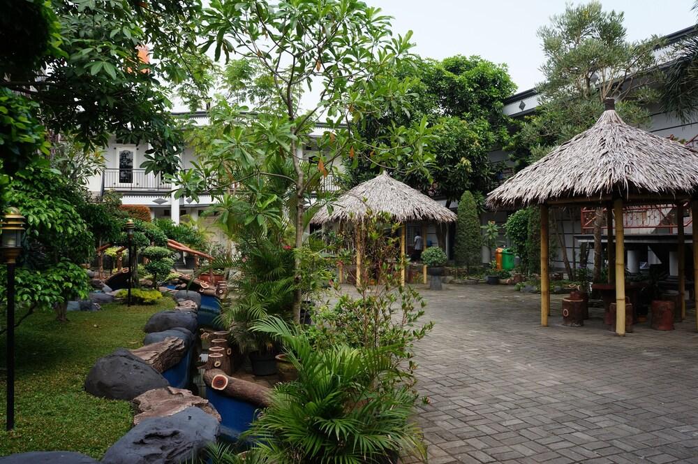 Mandala Hotel - Garden