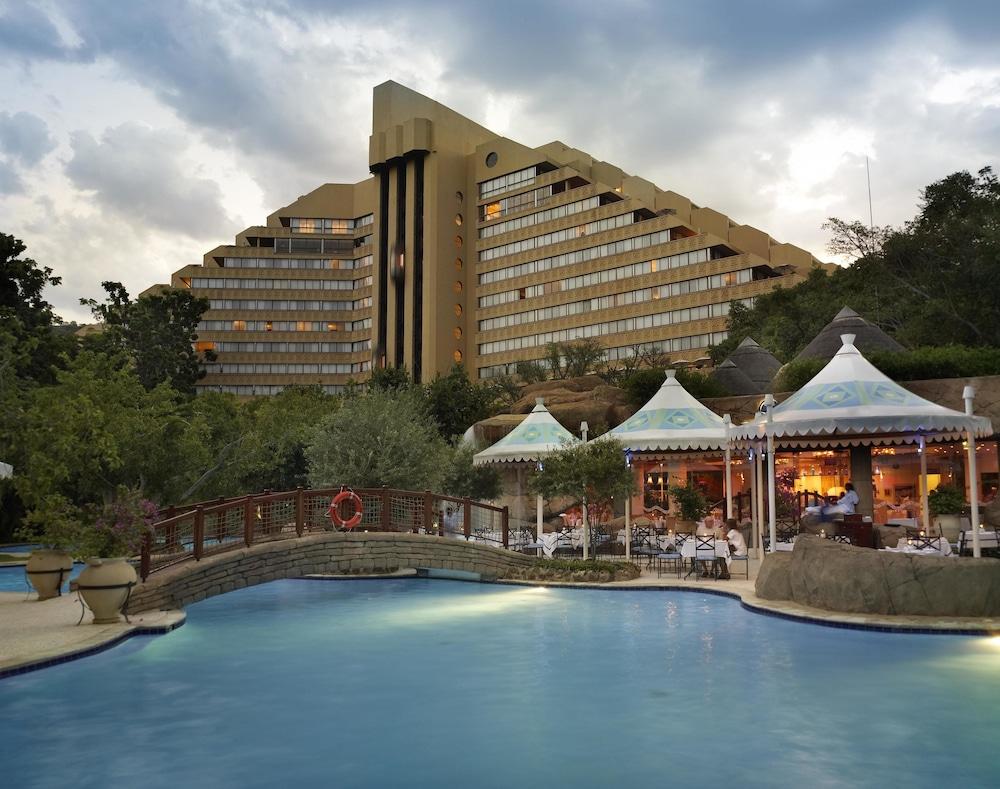 The Cascades Hotel at Sun City Resort - Property Grounds