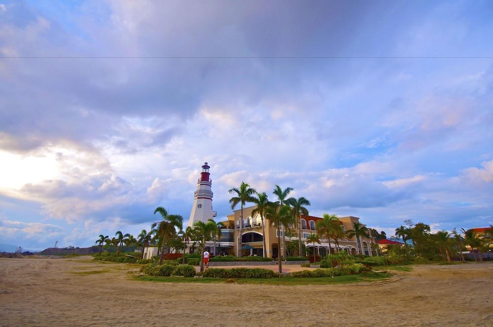 The Lighthouse Marina Resort - Property Grounds