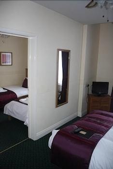 The Castle Hotel - Guestroom