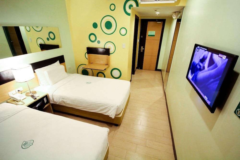 Go Hotels Iloilo - Room