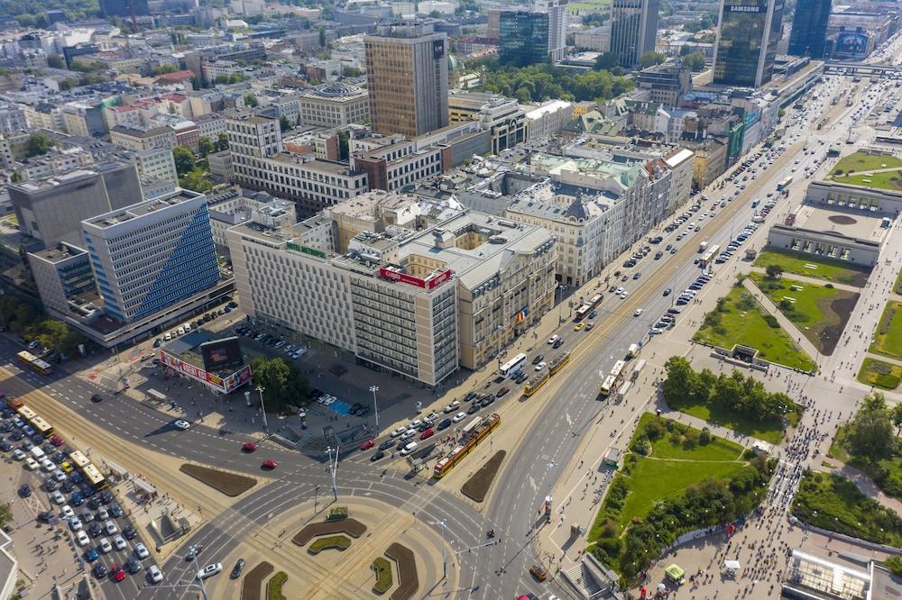 Metropol Hotel - Aerial View