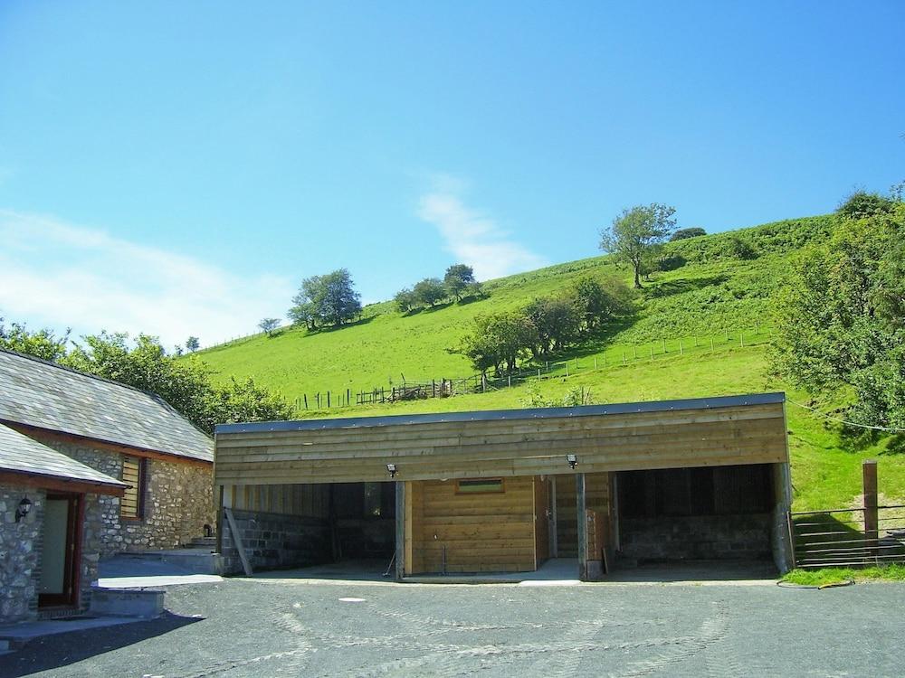 Converted Barn on Remote Farmstead in the Mountains of Builth Wells - Room amenity