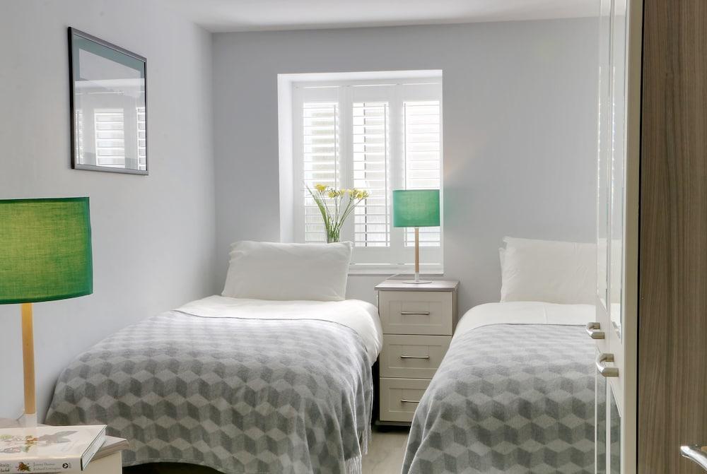 Swansea Valley Holiday Cottages - Room