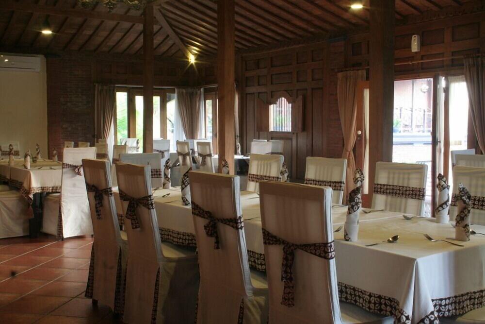 Omah Sinten Heritage Hotel & Resto - Restaurant