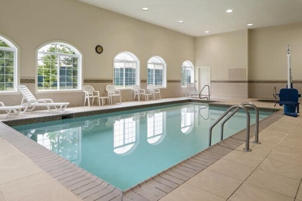 Country Inn & Suites by Radisson, Baltimore North, MD - Indoor Pool
