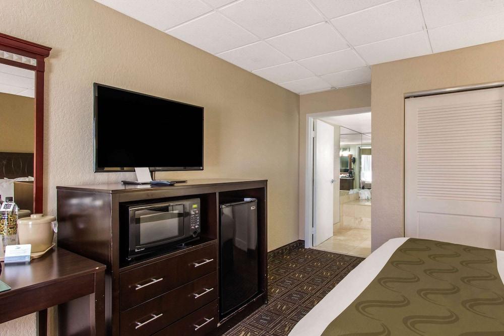 Quality Inn & Conference Center - Room