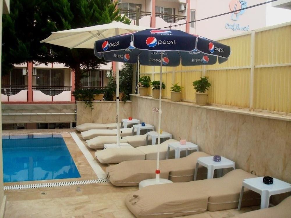 Kartel Hotel - Outdoor Pool