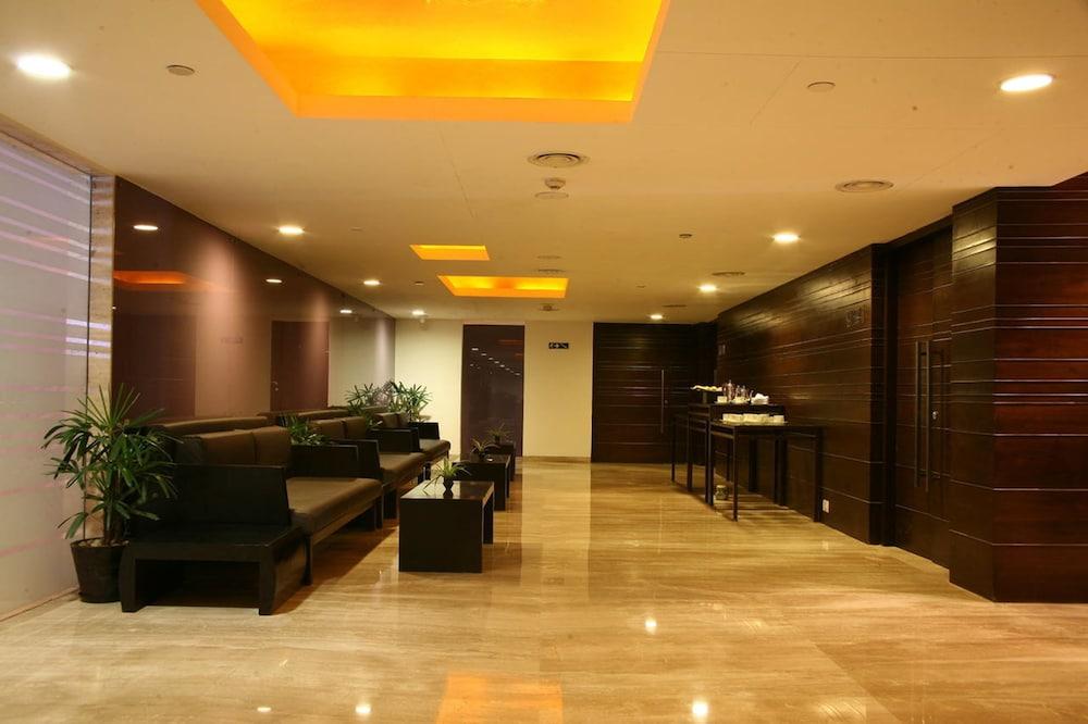 Mosaic Hotel - Noida - Lobby