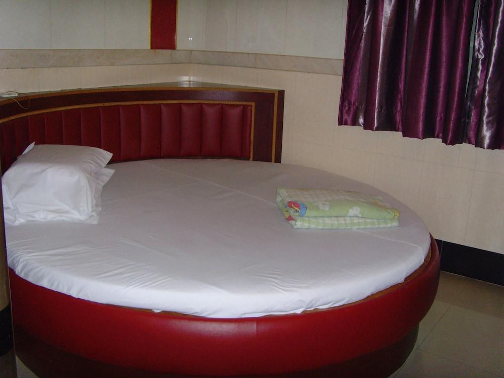 Long Yuen Hotel - Room