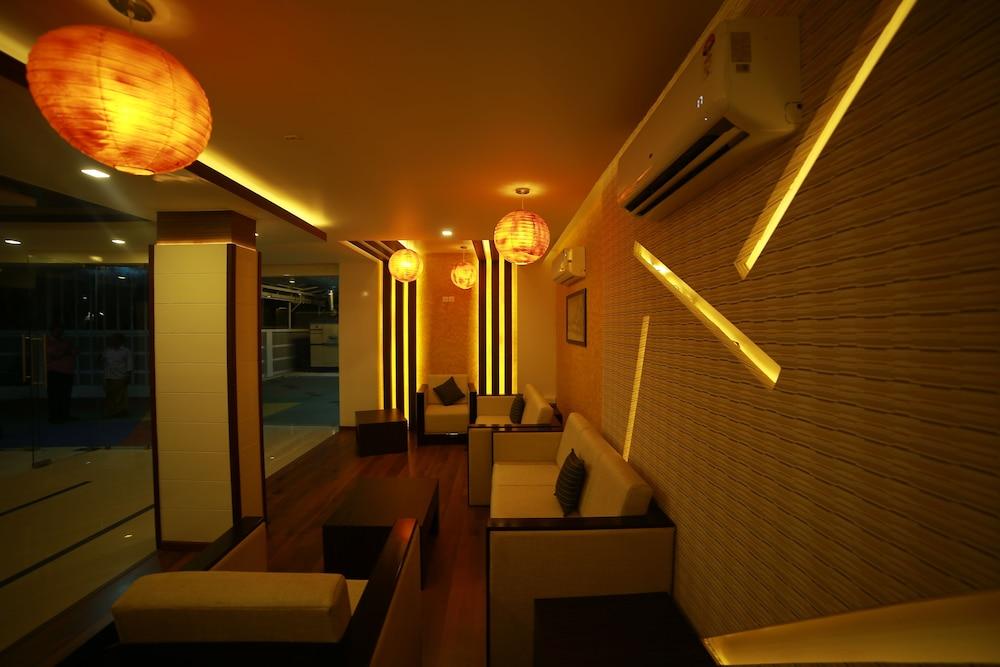 Nakshatra Emerald Inn - Lobby Lounge