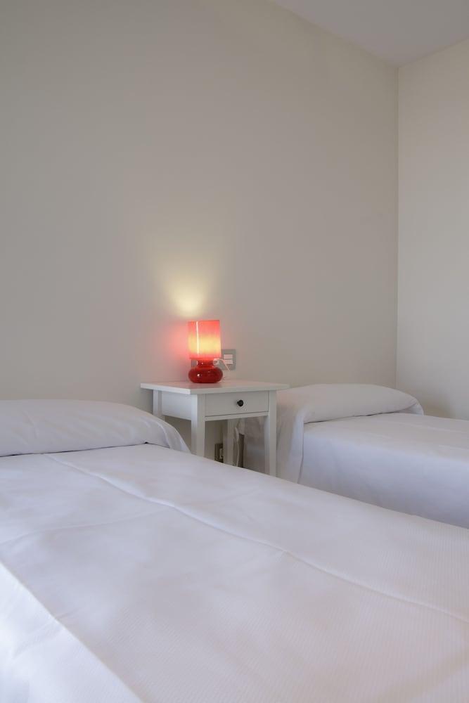 Alicante CS Apartments - Room