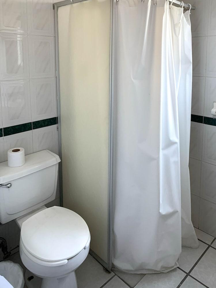 Hotel Vagabundo Plaza del Sol - Bathroom