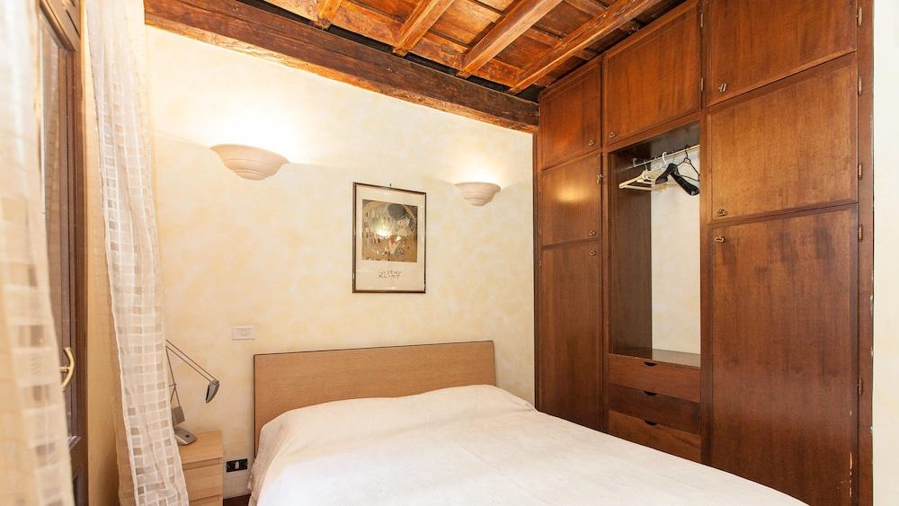 Rental In Rome Santa Maria - Room