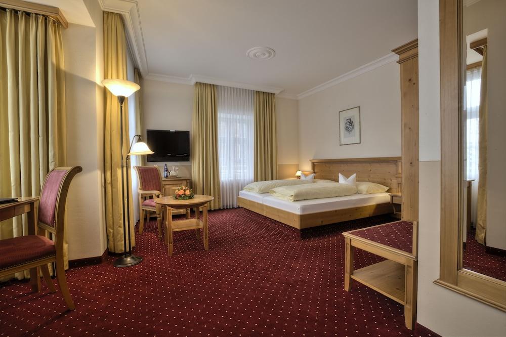 Hotel zum Erdinger Weissbräu - Featured Image