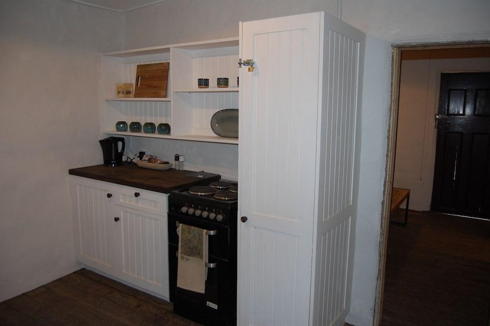 Pines Cottage - Private kitchen