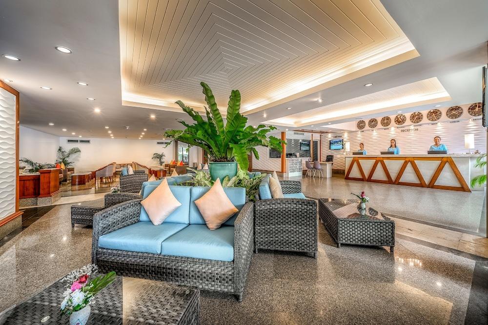 Andaman Beach Suites Hotel - Lobby Sitting Area