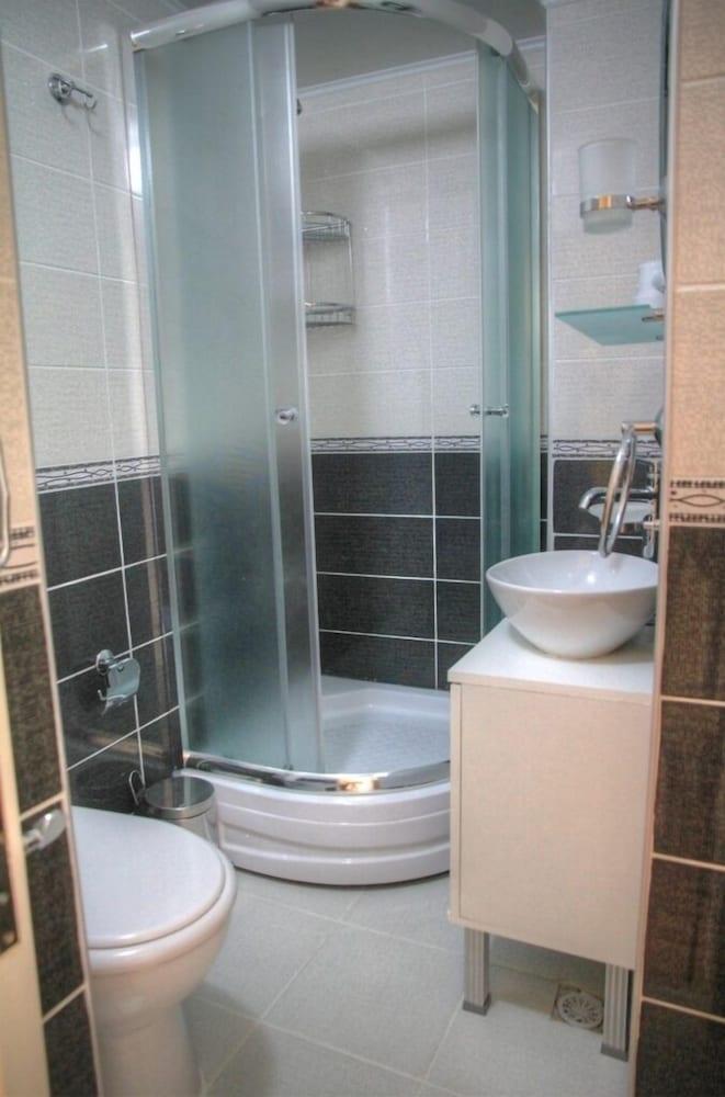 Tamara Suite Hotel - Bathroom
