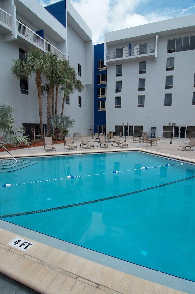 Southbank Hotel by Marriott Jacksonville Riverwalk - Outdoor Pool