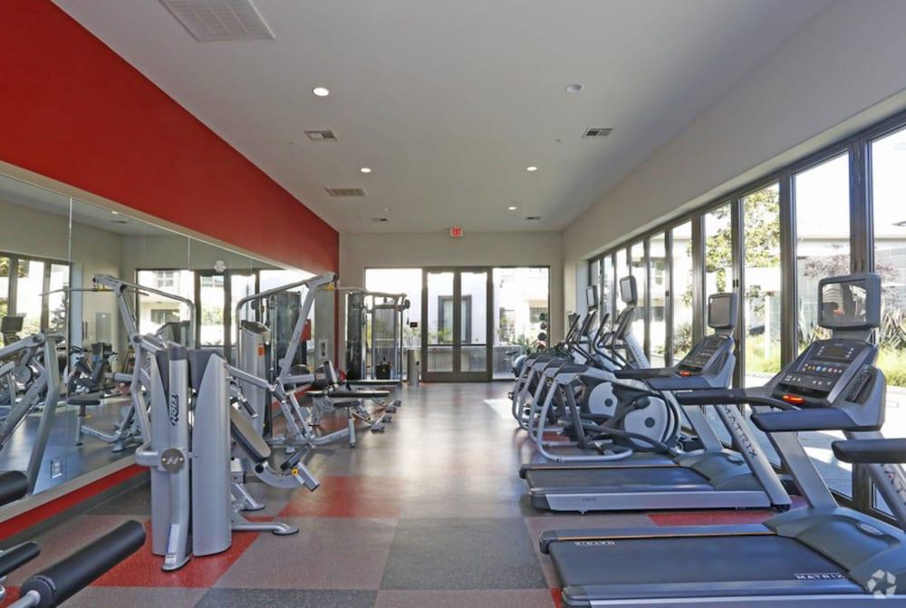 Global Luxury Suites Sunnyvale North - Fitness Facility