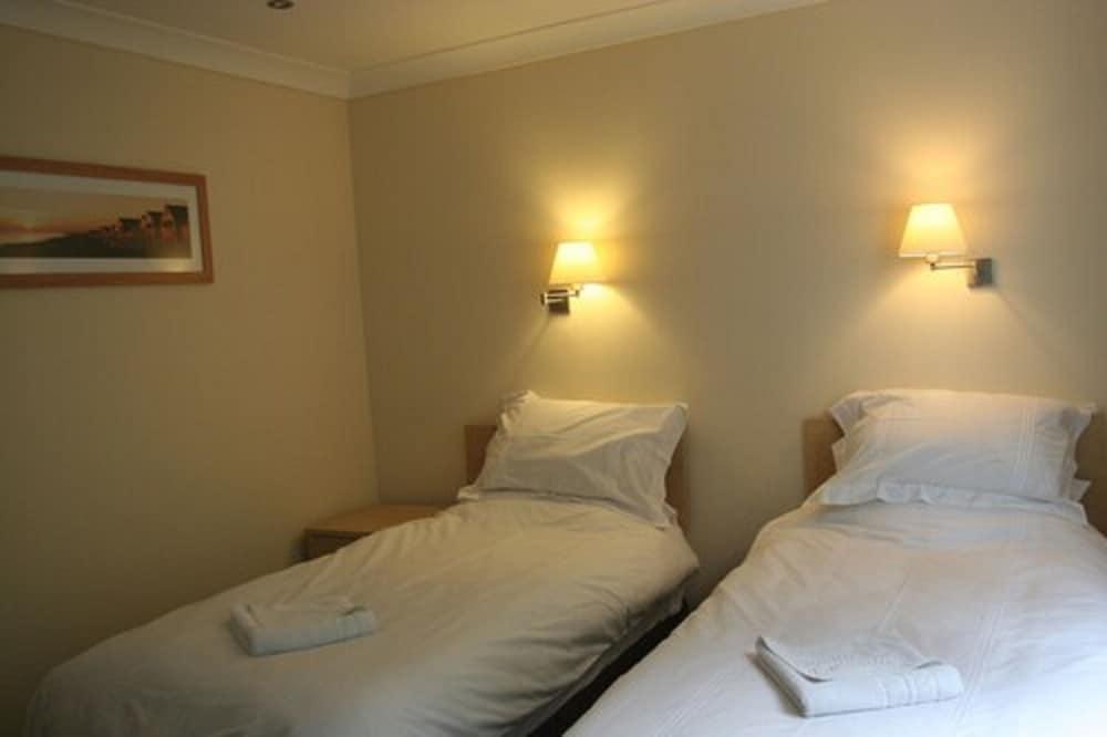 Clifton Lodge Hotel - Room