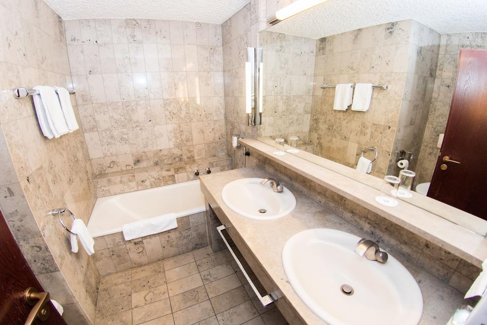 Hotel Stuttgart 21 - Bathroom