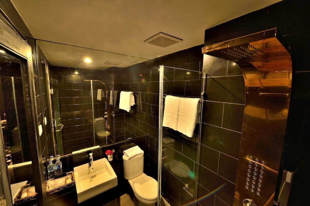 Little Amaroossa Residence Jakarta - Bathroom