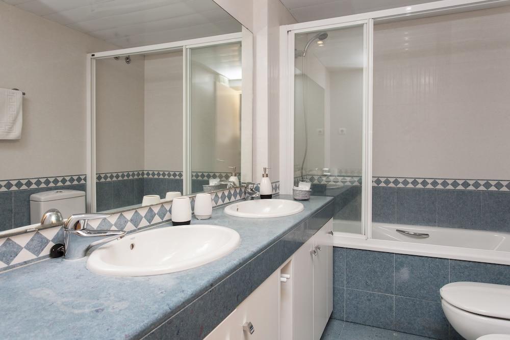 1226 - Beach Duplex views Apartment - Bathroom