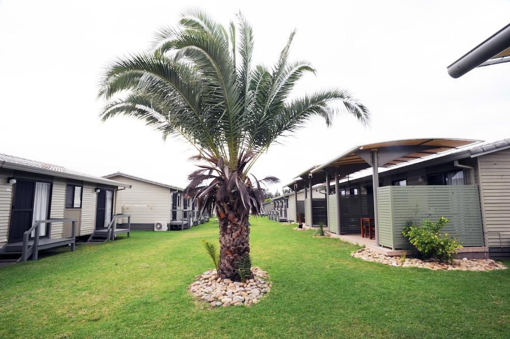 Wollongong Surf Leisure Resort - Property Grounds