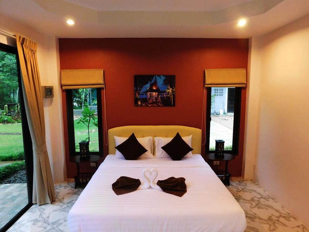Phuket Sirinapha Resort - Room