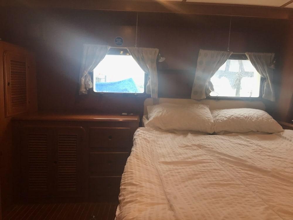 Motor Yacht Calypso - Room