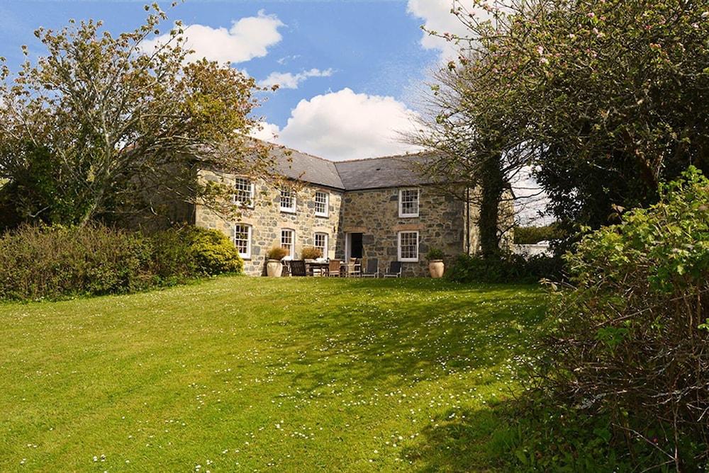 Luxury 5-star farmhouse near the Cornish coast on the Bonython Estate, Lizard Peninsula - Exterior