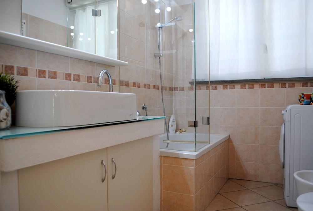 Bnbook - Residence Santa Giulia - Bathroom